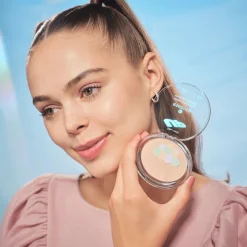 essence Disney Pixar Up Cipria compatta correttiva del colore Fashion