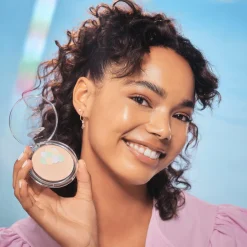 essence Disney Pixar Up Cipria compatta correttiva del colore Fashion