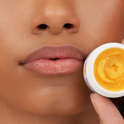 essence lip care SUGAR SCRUB Hot
