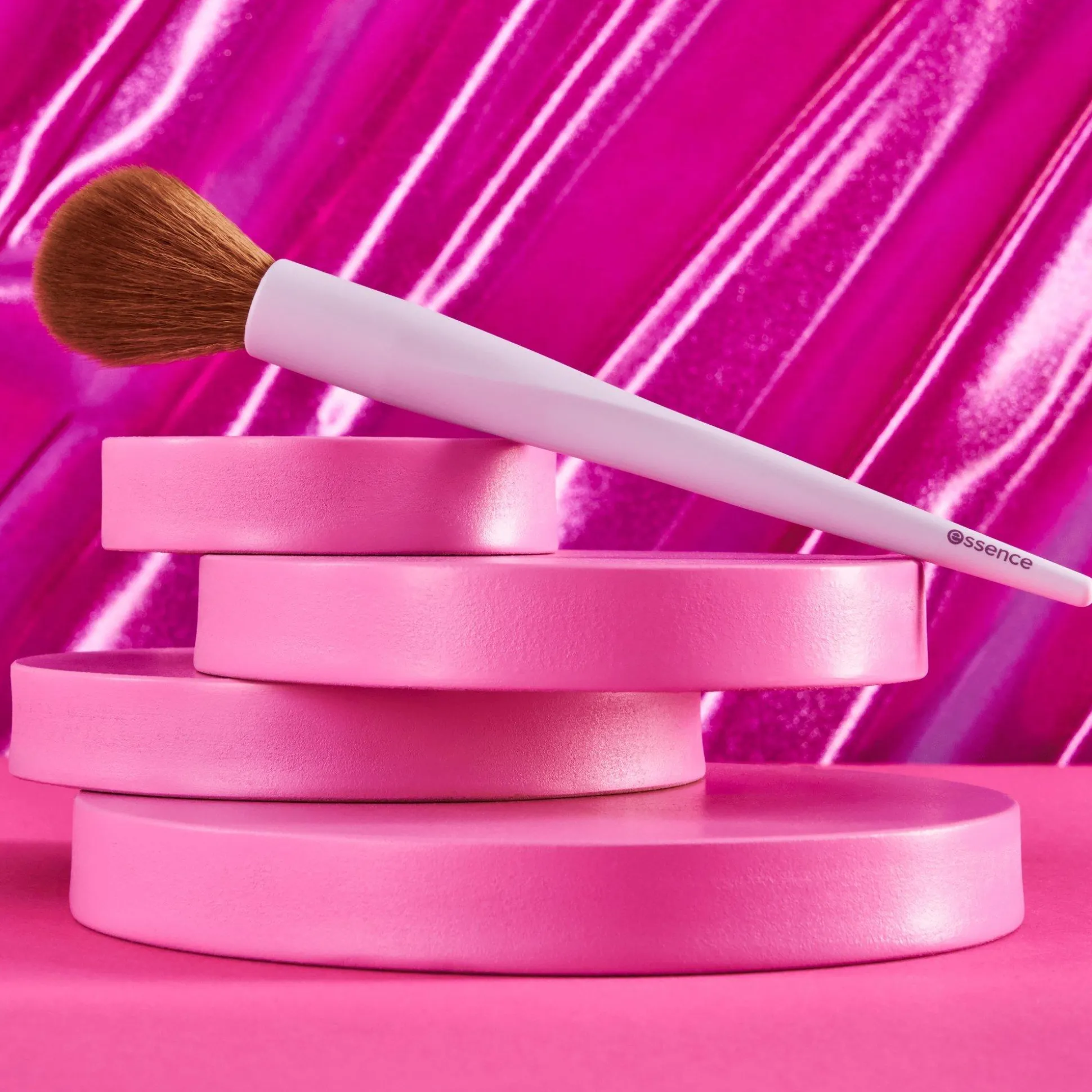 essence Pennello per blush e illuminante Store