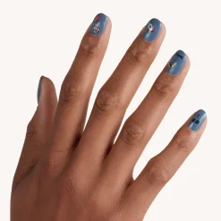 essence rendi la tua manicure più divertente con gli adesivi per unghie Store
