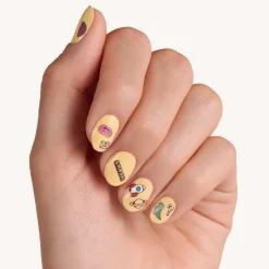 essence rendi la tua manicure più divertente con gli adesivi per unghie Store